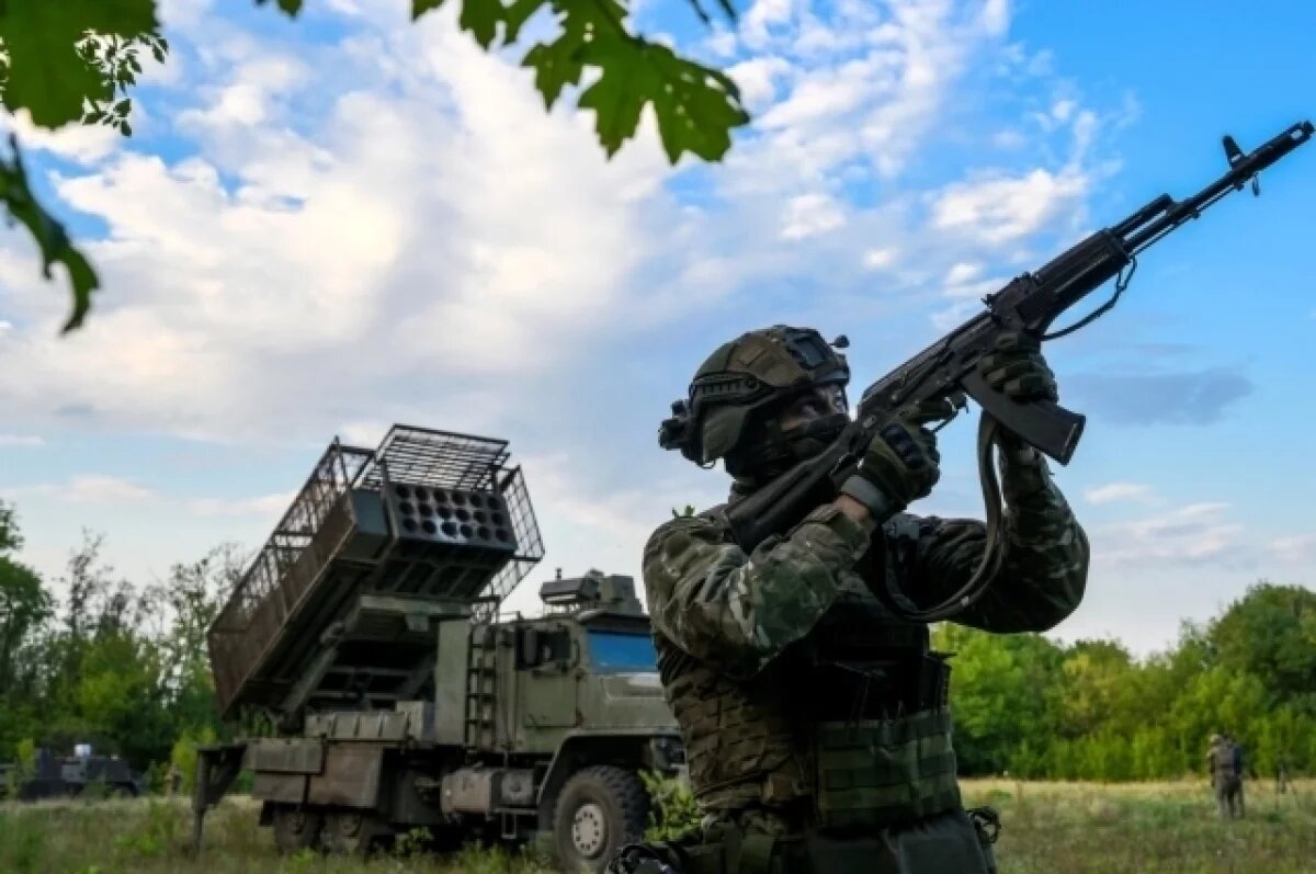    Штурмовик РФ увернулся от летящих FPV-дронов ВСУ и сбил их из автомата