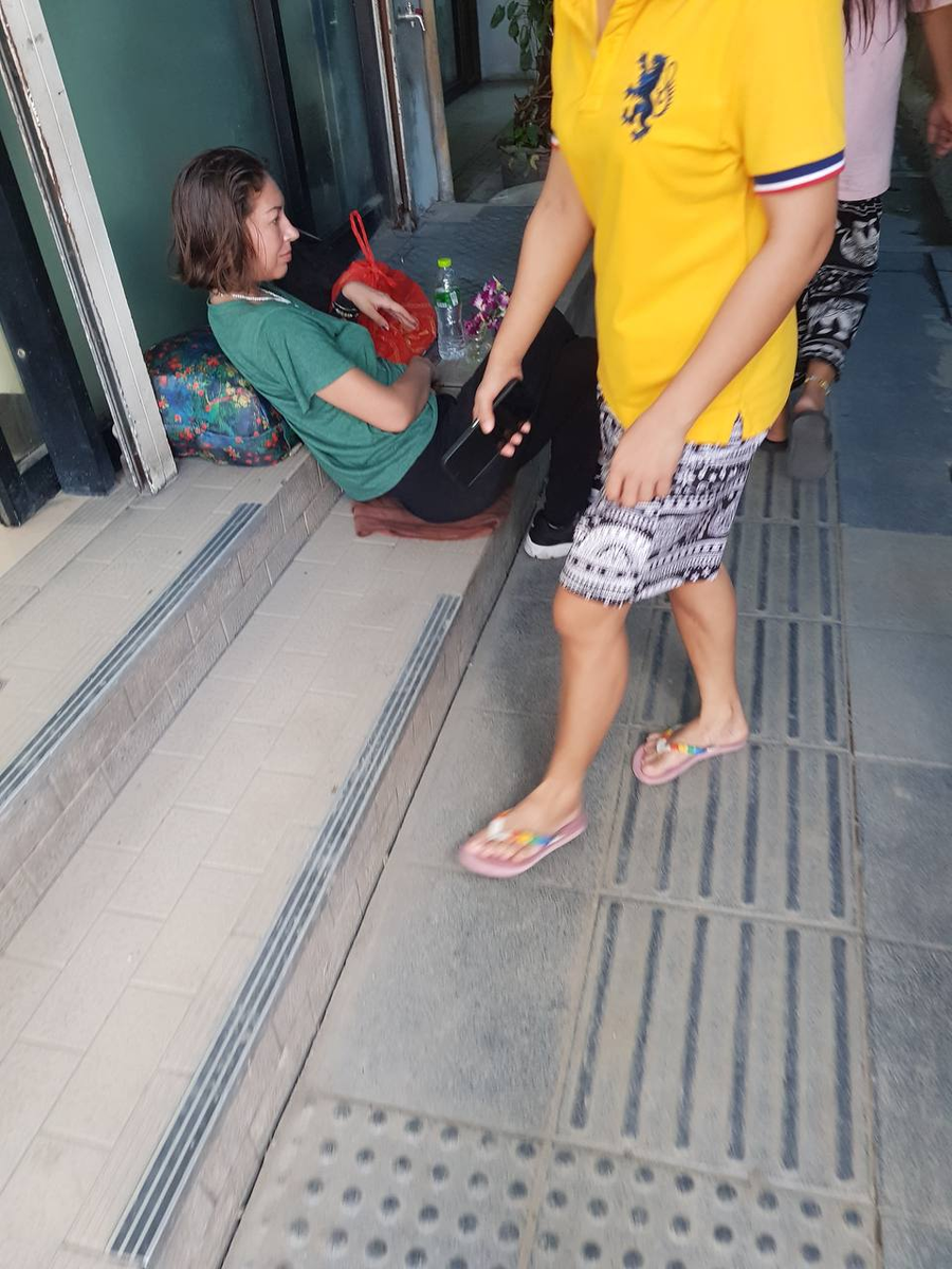 Симпатичная. Стройная (не по своей воле). 