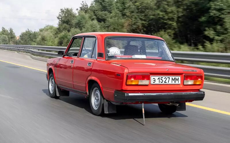    До начала 90‑х годов ВАЗ‑2107 считался одним из самых престижных и элегантных отечественных автомобилей.