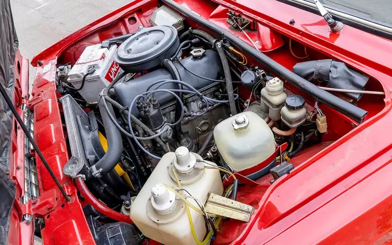    Помимо базового полуторалитрового мотора, у ВАЗ‑2107 встречался 1300‑кубовый двигатель 2105 (обозначение машины – ВАЗ‑21072), а также топовый двигатель 1.6 на ВАЗ‑21074.