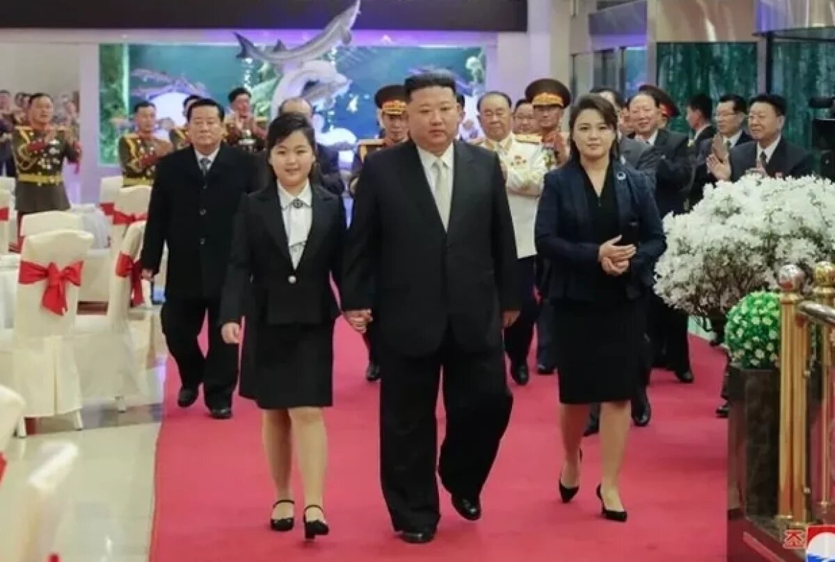    Ким Чен Ын с женой и дочерью.