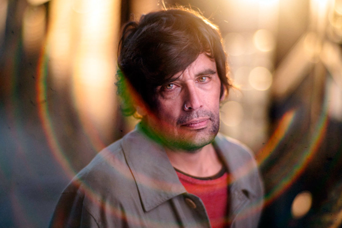 Он не умеет брать, потому что не считает себя достойным брать открыто