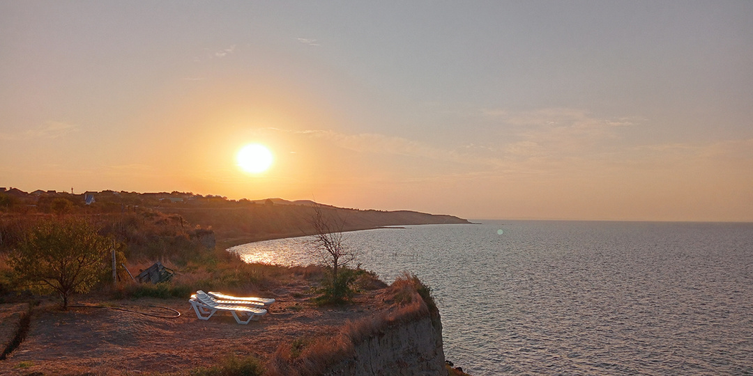 Тамань - самый прескверный городишко приморской России. Так говаривали в старину...А что люди думают сейчас?