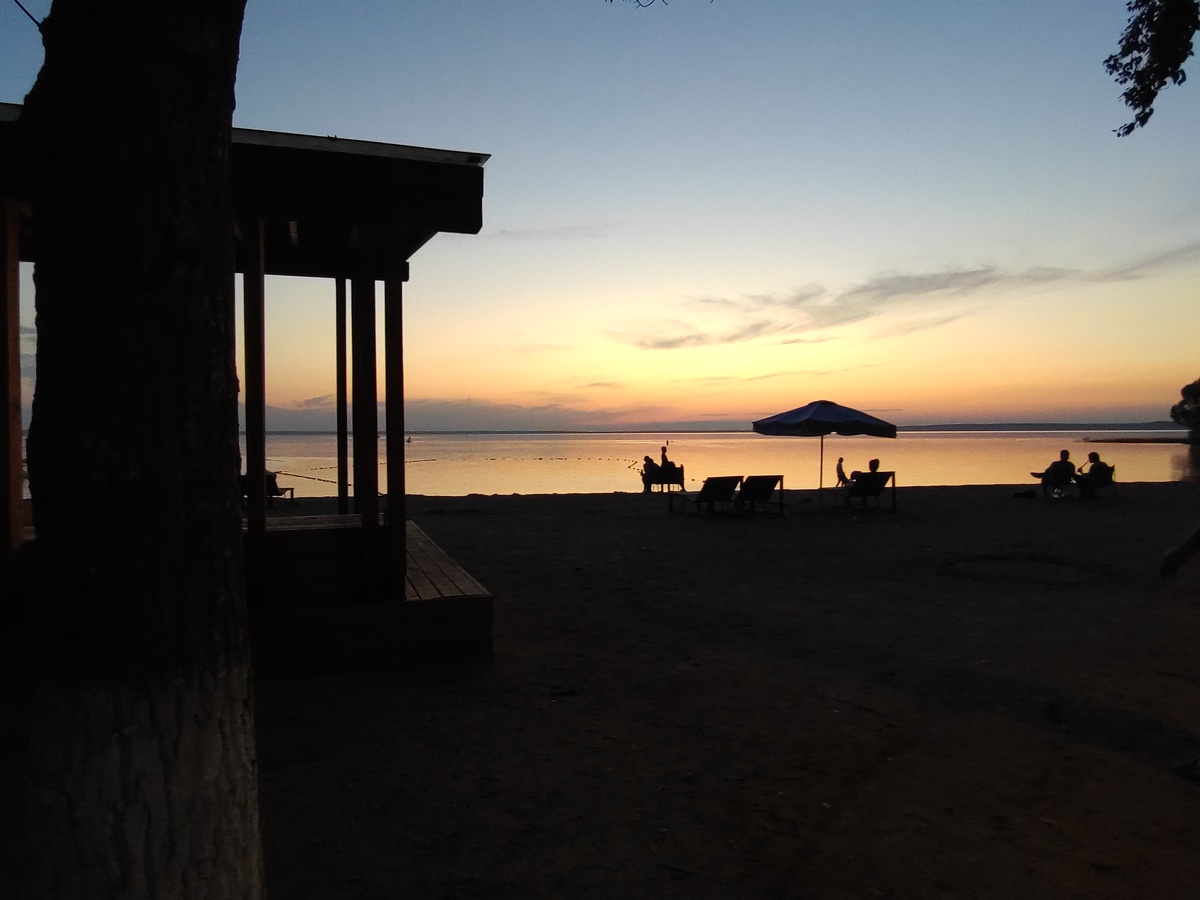 Закат на  Плещеевом озере. Пляж. Фото автора.