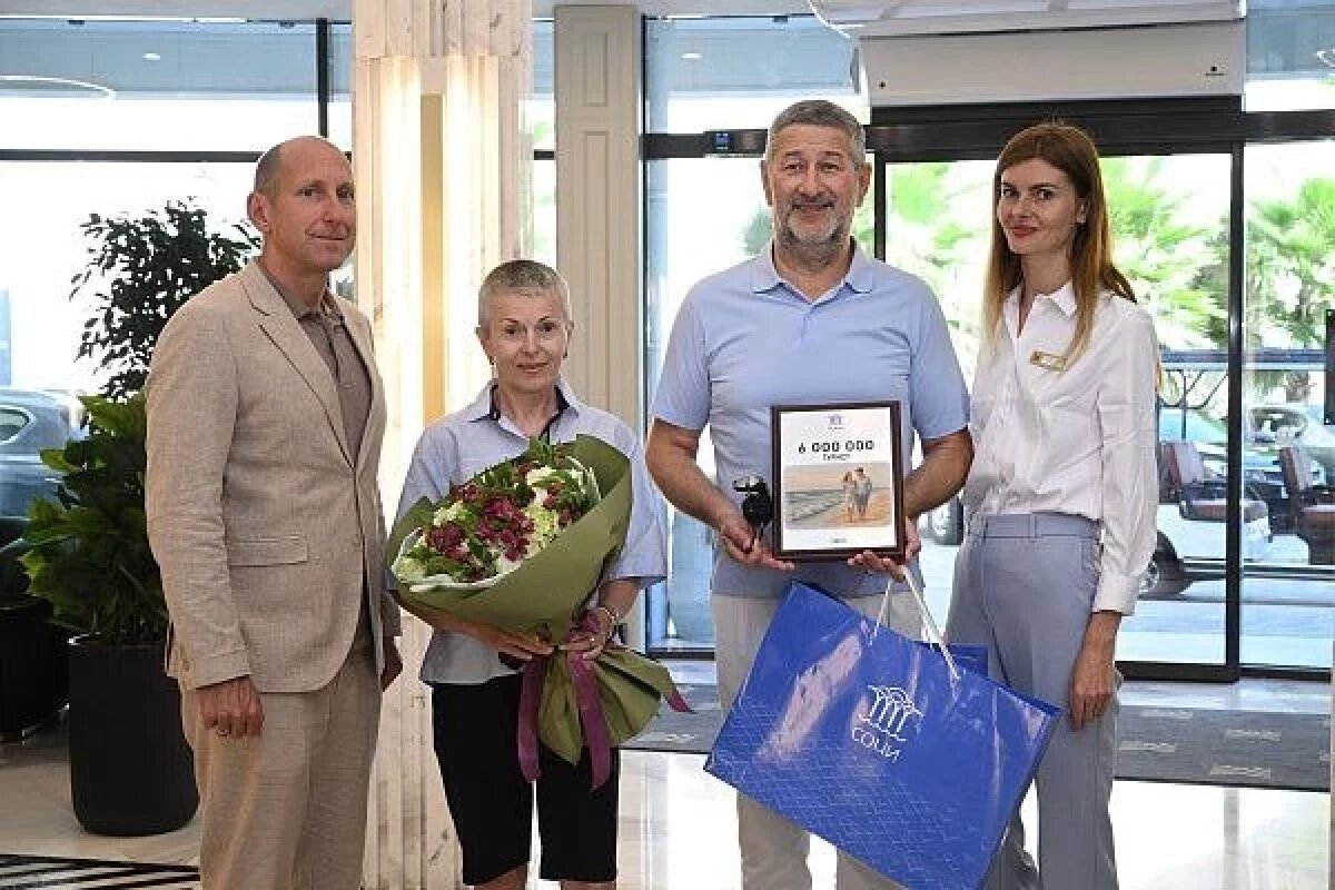    В Сочи торжественно встретили шестимиллионного туриста