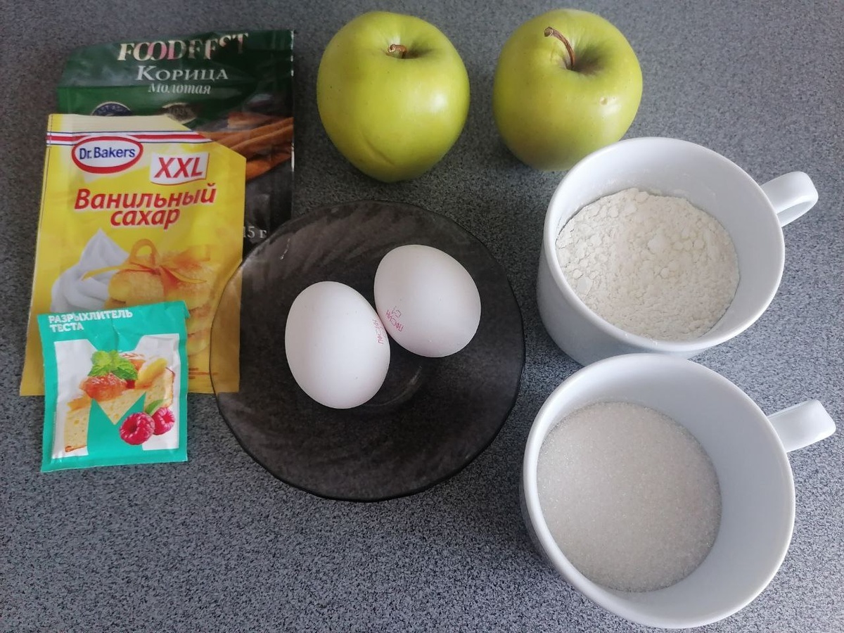 2 куриных яйца, полстакана муки, сахара меньше беру, 1/3 стакана