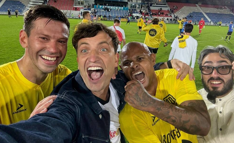 "Broke Boys" после победы над "Сатурном"