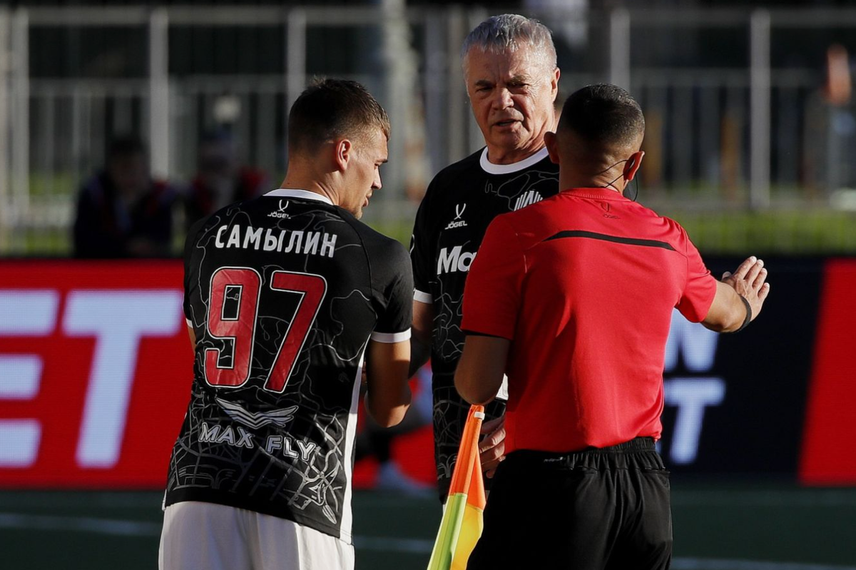 Александр Иванович Медведев в форме "Амкала"