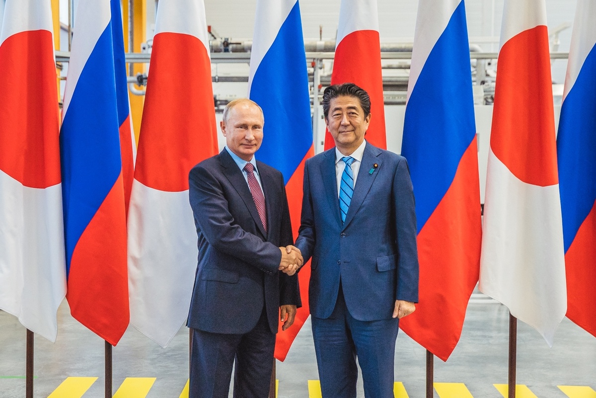 Президент России Владимир Путин и Премьер-министр Японии Синдзо Абэ  /  Герман Барух