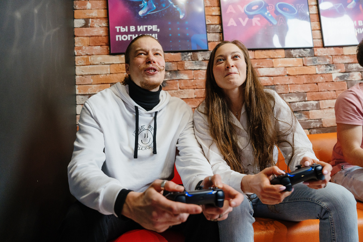 Игры на Playstation 5 в парке виртуальной реальности AVR в Уфе