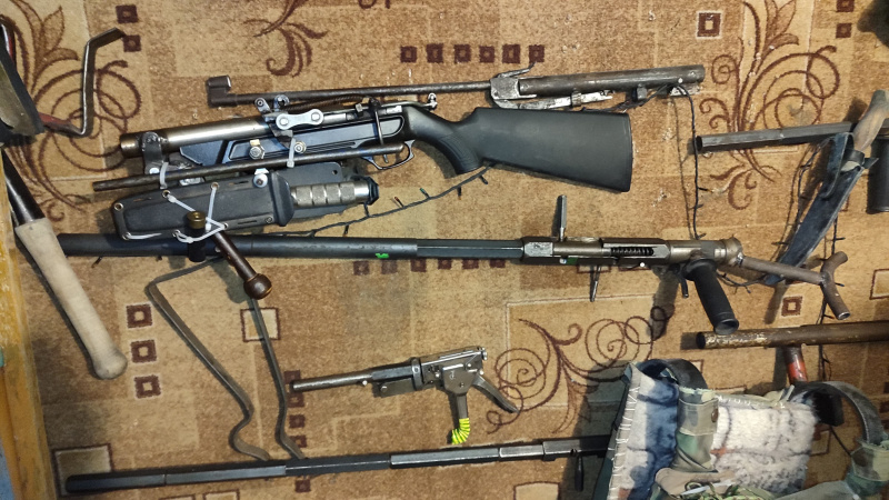 У мужчины изъяли восемь единиц огнестрельного оружия кустарного производства