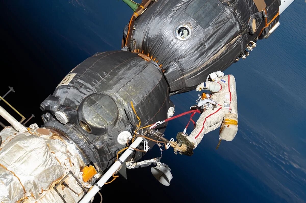    Сергей Прокопьев провёл в открытом космосе в общей сложности 55 часов.