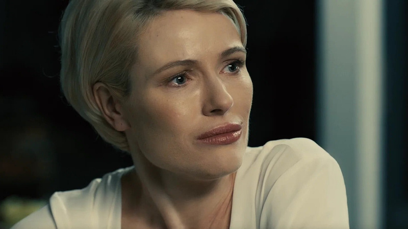    Виктория Маслова в роли Ирины Градовой в сериале «Золотое дно»/«Кинопоиск»