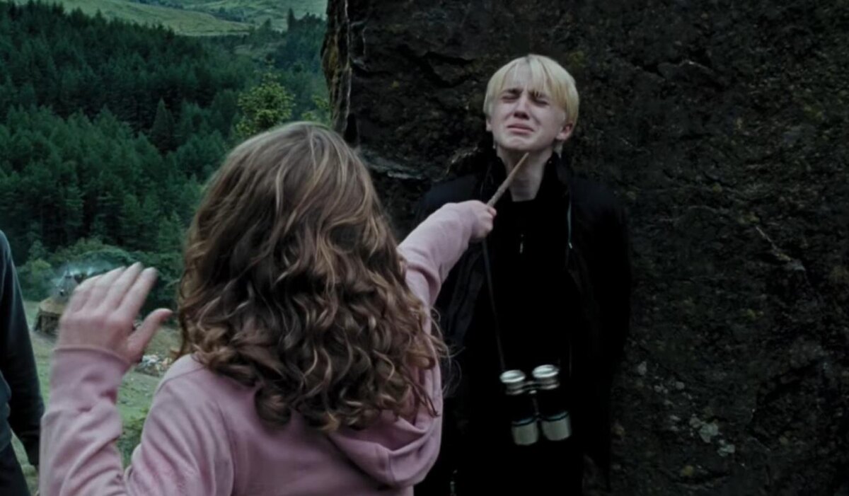     В Голливуде снимут фильм по фанфику о романе Драко и Гермионы из "Гарри Поттера"