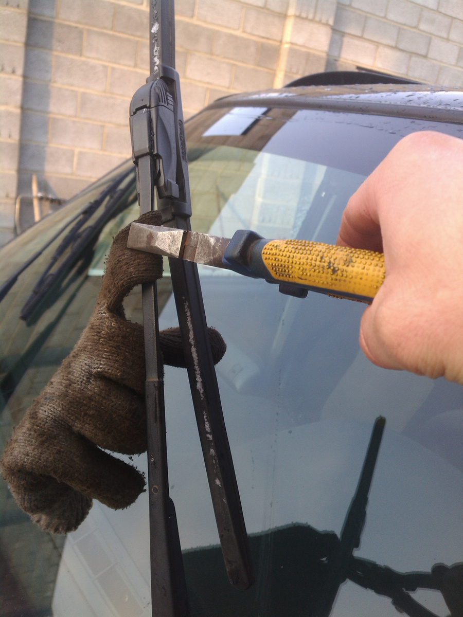 Фото заимствовано - https://koleso.ru/articles/chto-vhodit-v-avtomobilnyiy-nabor-i-pochemu-on-nujen/