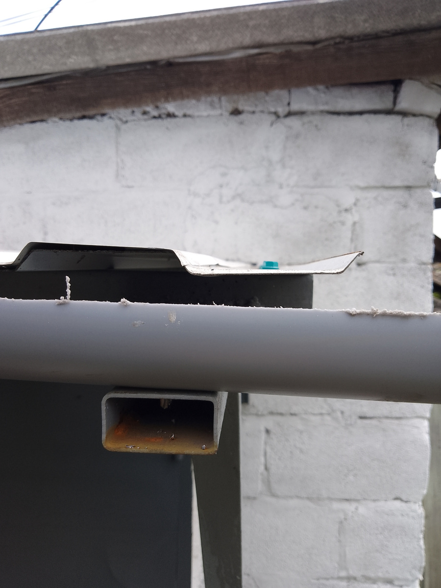 Один конец желоба. Фото автора.