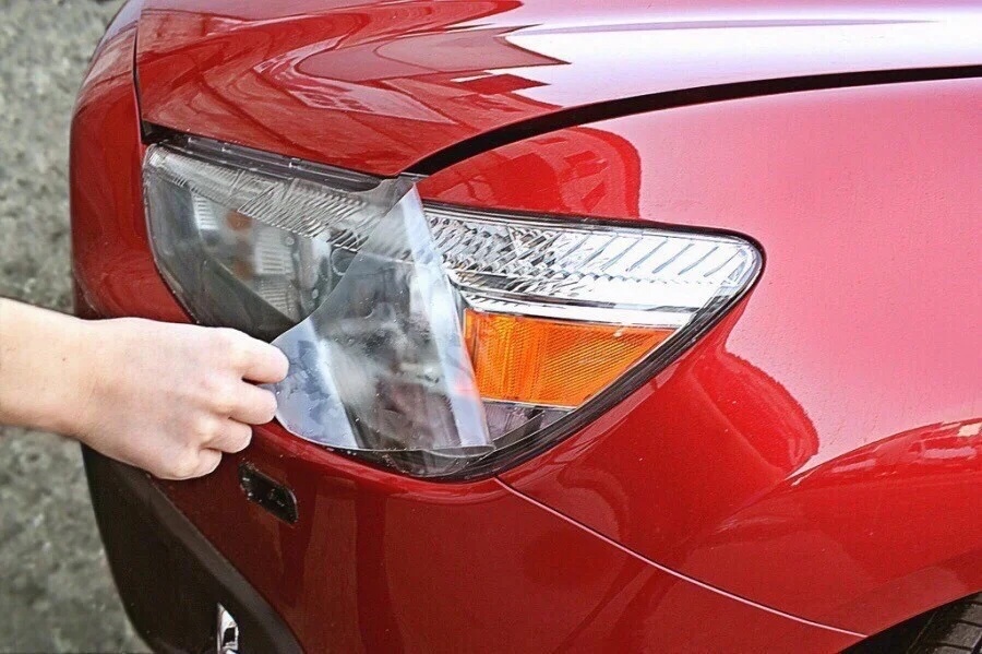 Фото заимствовано - https://www.avtotkani.by/product/plyonka-bron-pvh-dlya-far-prozrachnaya-30h150-sm-tolshchina-150-mkr-germaniya/