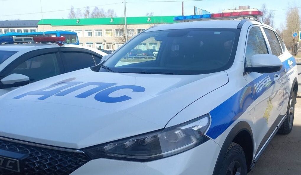     Патрульный автомобиль полиции Источник: ОМВД по ЧГО Автор фото: Отдел МВД по ЧГО