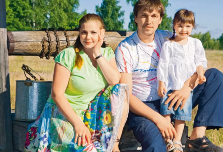 Пегова и Орлов с дочерью. Фото: Pinterest