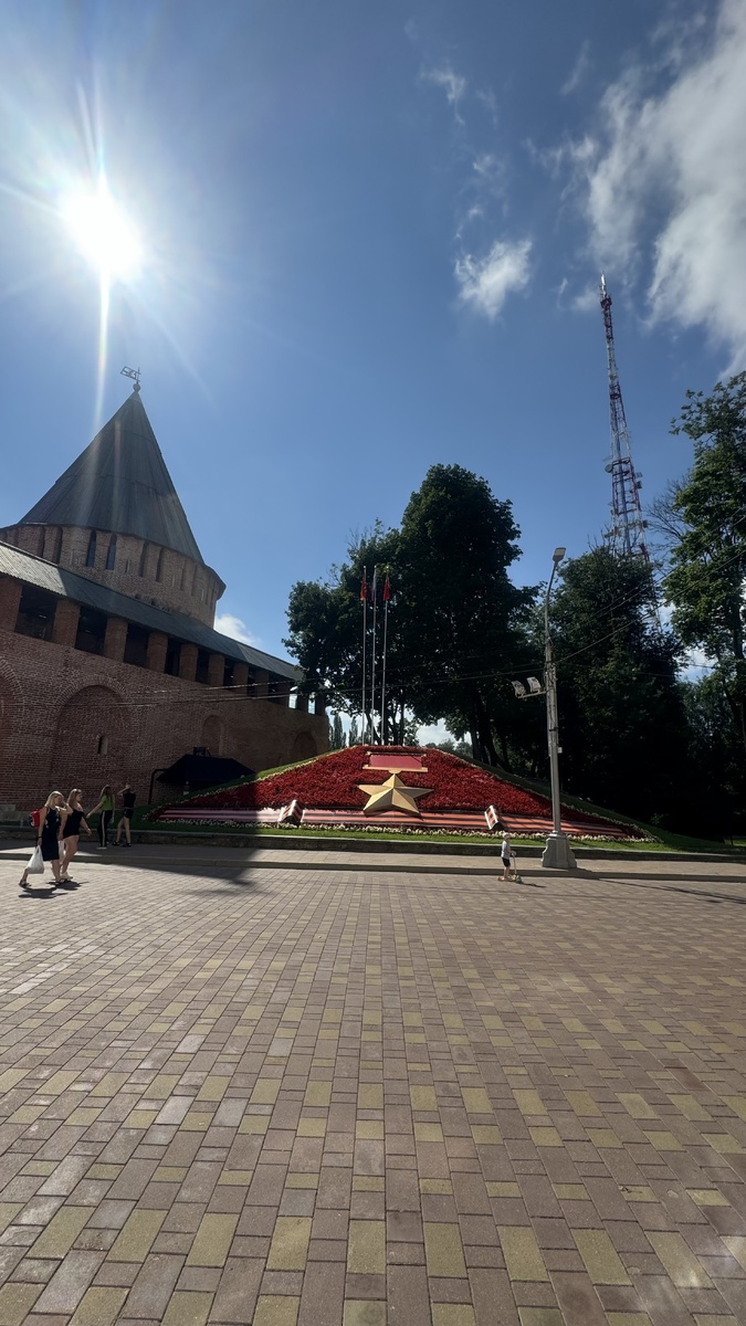 Декоративное сооружение Звезда вблизиГромовой башни 