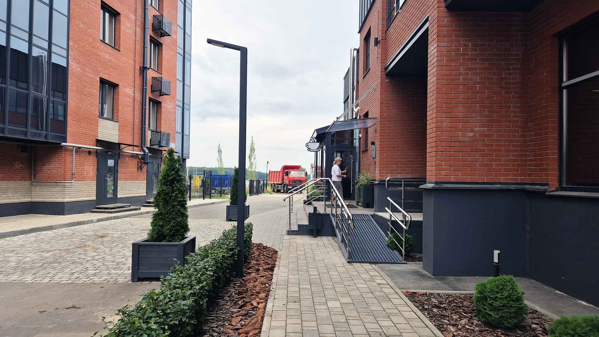 Так выглядит сейчас стройщийся новый район на берегу Волги. Листайте галерею, чтобы увидеть ещё фото