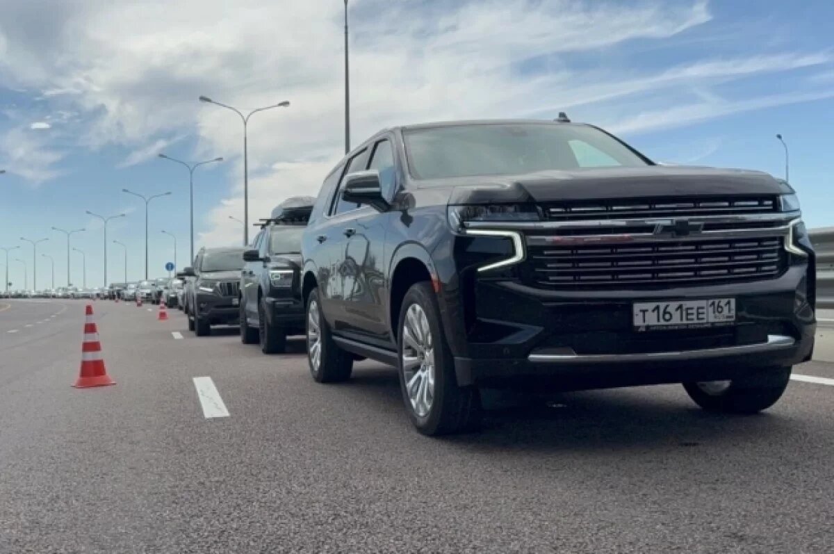    В очереди перед Крымским мостом стоят 865 автомобилей