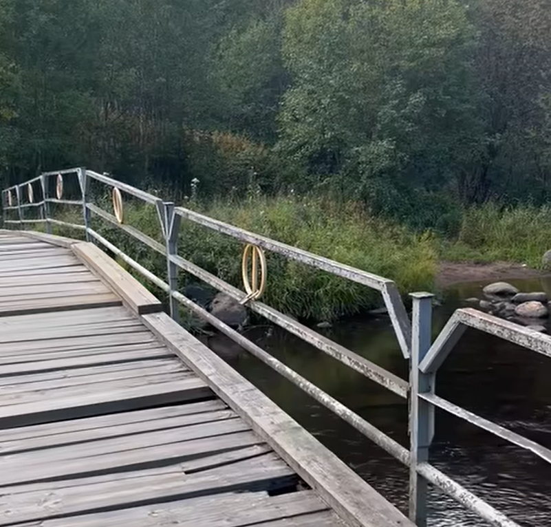    Курганский мост в сентябре 2025 года. Фото: кадр из видео со страницы мэра Петрозаводска Инны Колыхматовой / ВКонтакте.