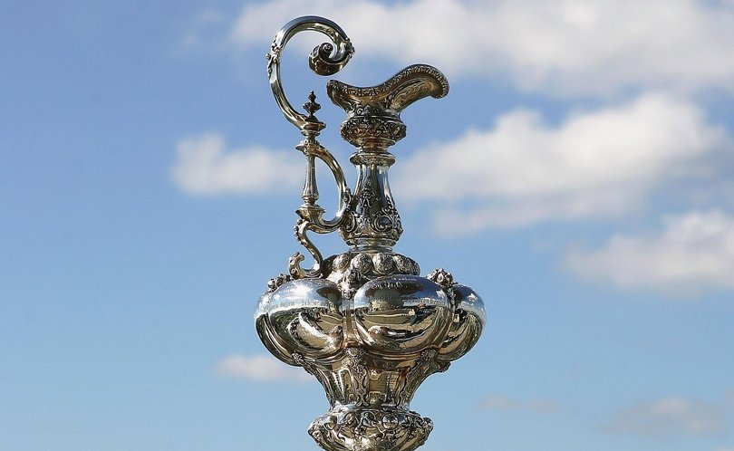 Кубок Америки. Впервые разыгран в 1851 году. Назвагн в честь яхты Америка, впервые выигравшей этот кубок. 