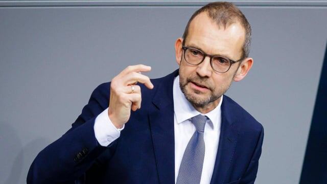    Глава оборонного комитета Бундестага призвал НАТО сбивать российские беспилотники над Украиной