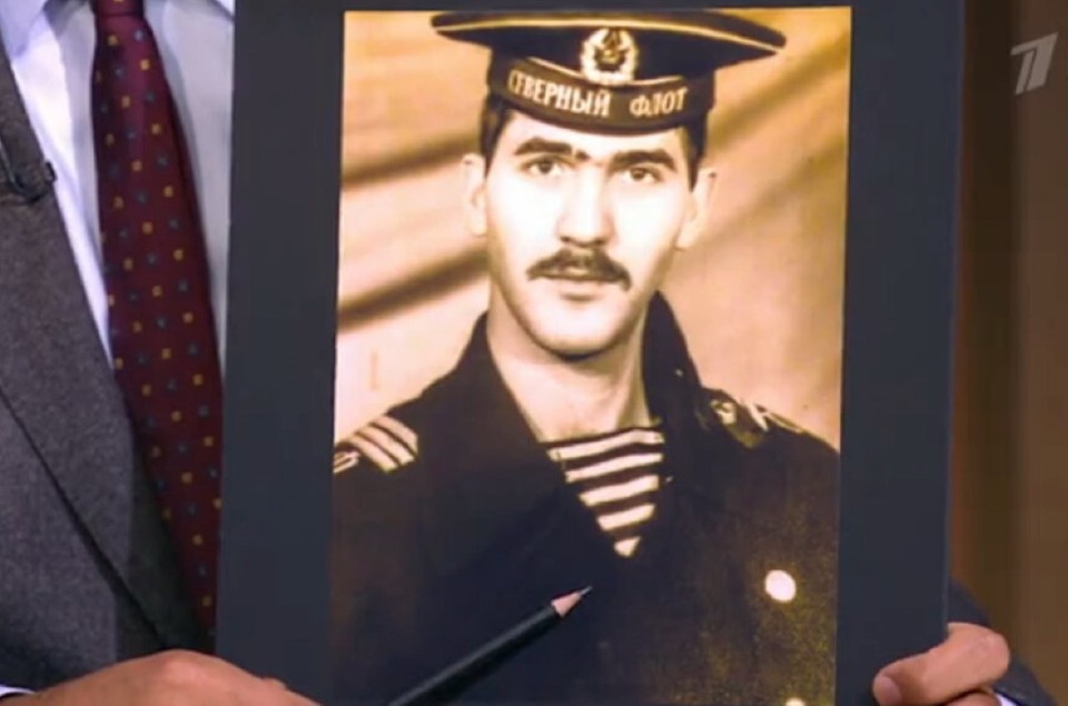 В детстве Сергей Пускепалис мечтал о карьере военного, но любовь к театру оказалась сильнее. Фото: кадр из передачи «Вечерний Ургант»