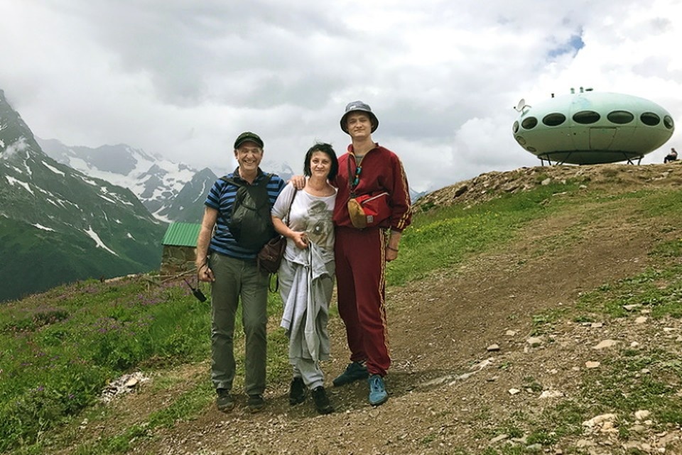 Сергей Пускепалис с женой Еленой и сыном Глебом в Домбае