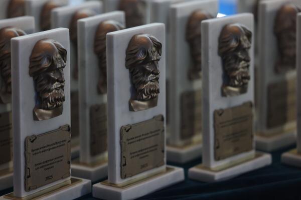 Еже­год­ная тор­жес­твен­ная це­ремо­ния наг­раж­де­ния лау­реатов XVI Пре­мии име­ни Фе­дора Пря­дуно­ва "Луч­шие циф­ро­вые ре­шения для неф­те­газо­вой от­рас­ли" (фо­то ComNews)