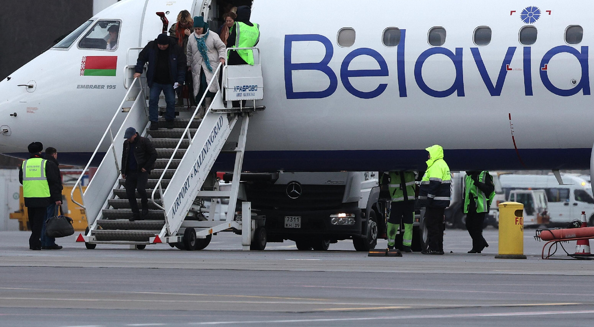 Самолет Embraer E195LR белорусской национальной авиакомпании Belavia © Sputnik