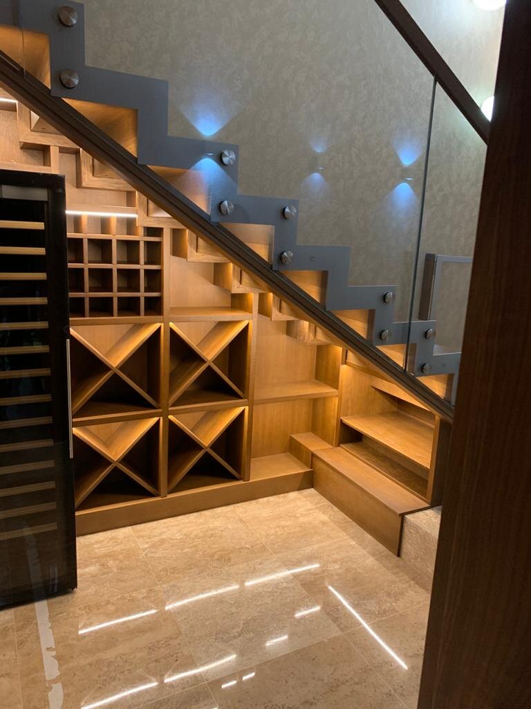 Винная под лестницей