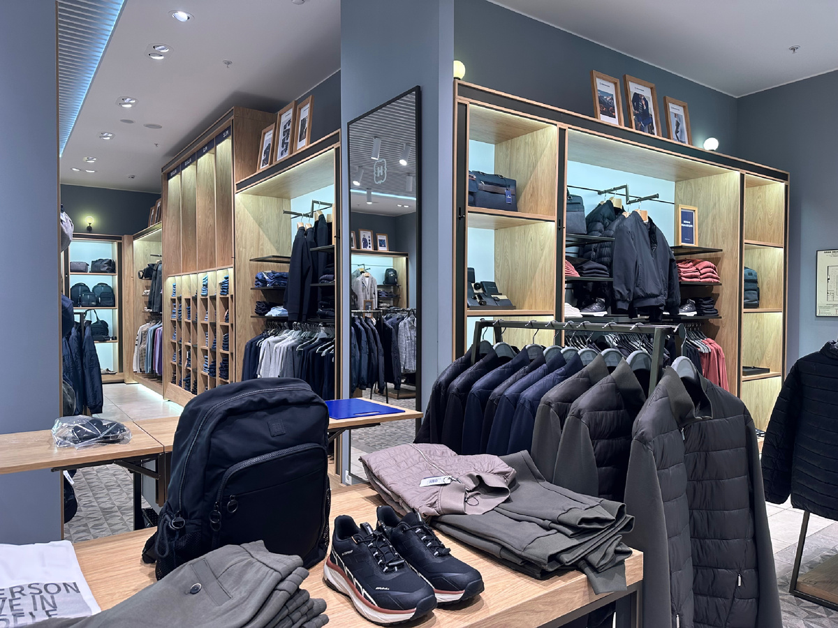 Не раздумывая, мы сразу отправились в “Henderson”.