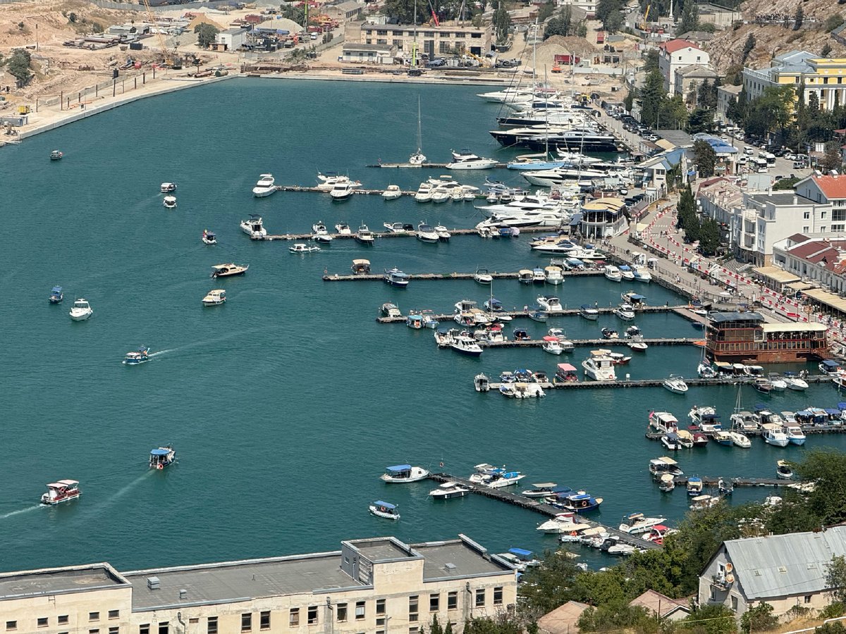 Балаклава, вид на бухту сверху, с крепости Чембало