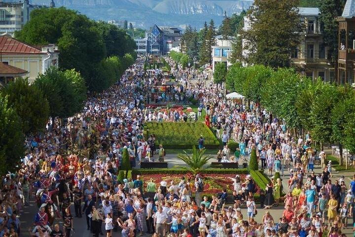 На фото майские праздники