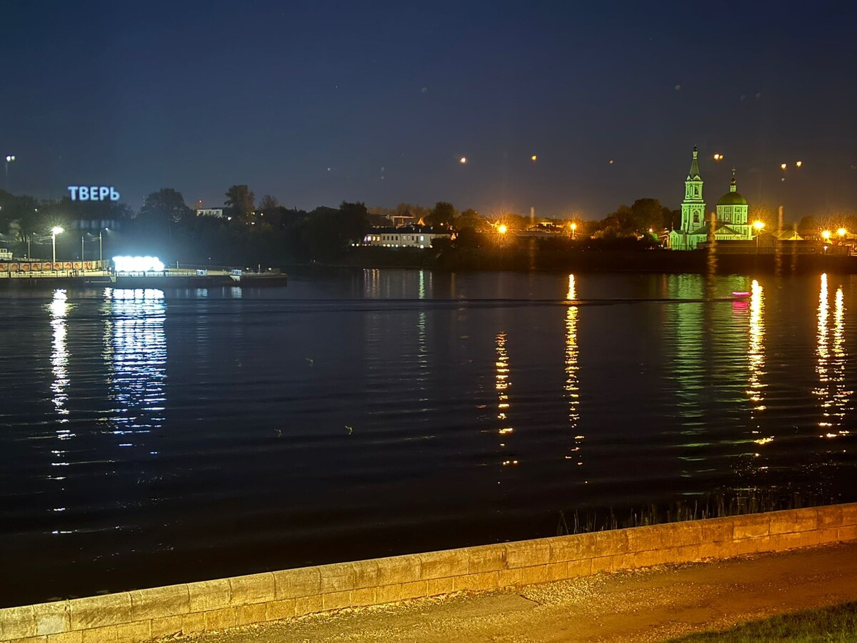 Вечерняя прогулка по набережной