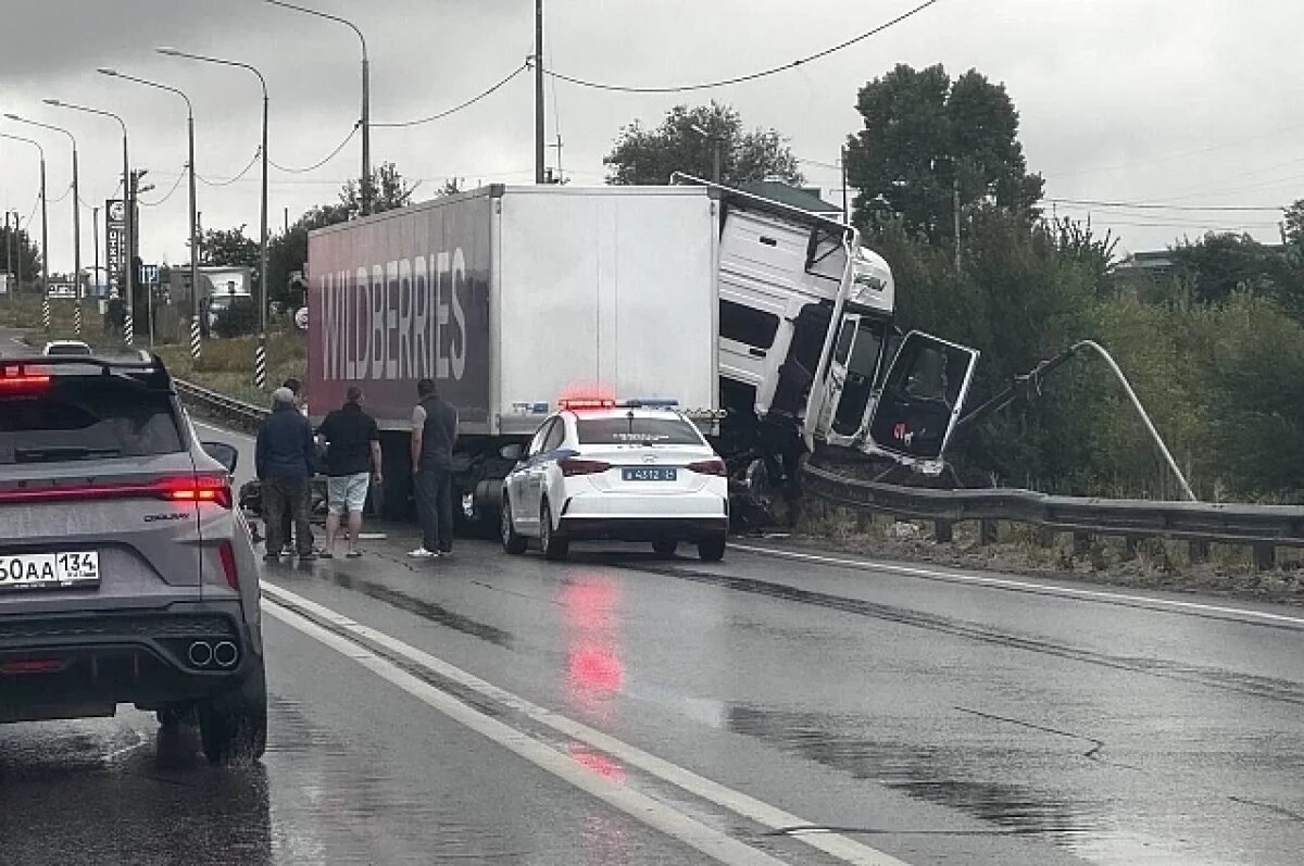   Авария на 3-й продольной в Волгограде задержала поставку в ПВЗ маркетплейса