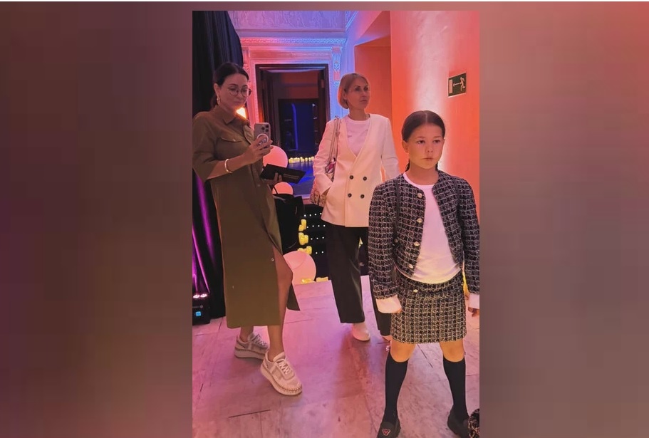 Екатерина Климова с сестрой и дочерью