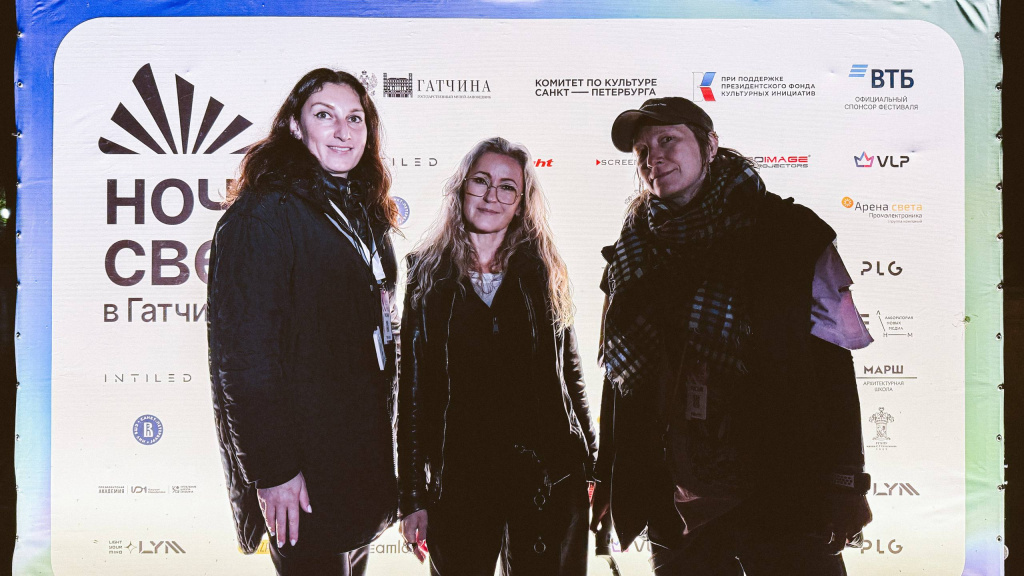 На фото: декан Факультета дизайна и медиакоммуникаций ИОН РАНХиГС Екатерина Гурова, директор фестивалья Ольга Аршанская, заведующая Отделением дизайна Факультета дизайна и медиакоммуникаций ИОН РАНХиГС Татьяна Алисова.
