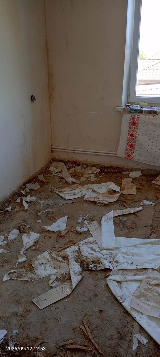 Полы сняты, обои сняты