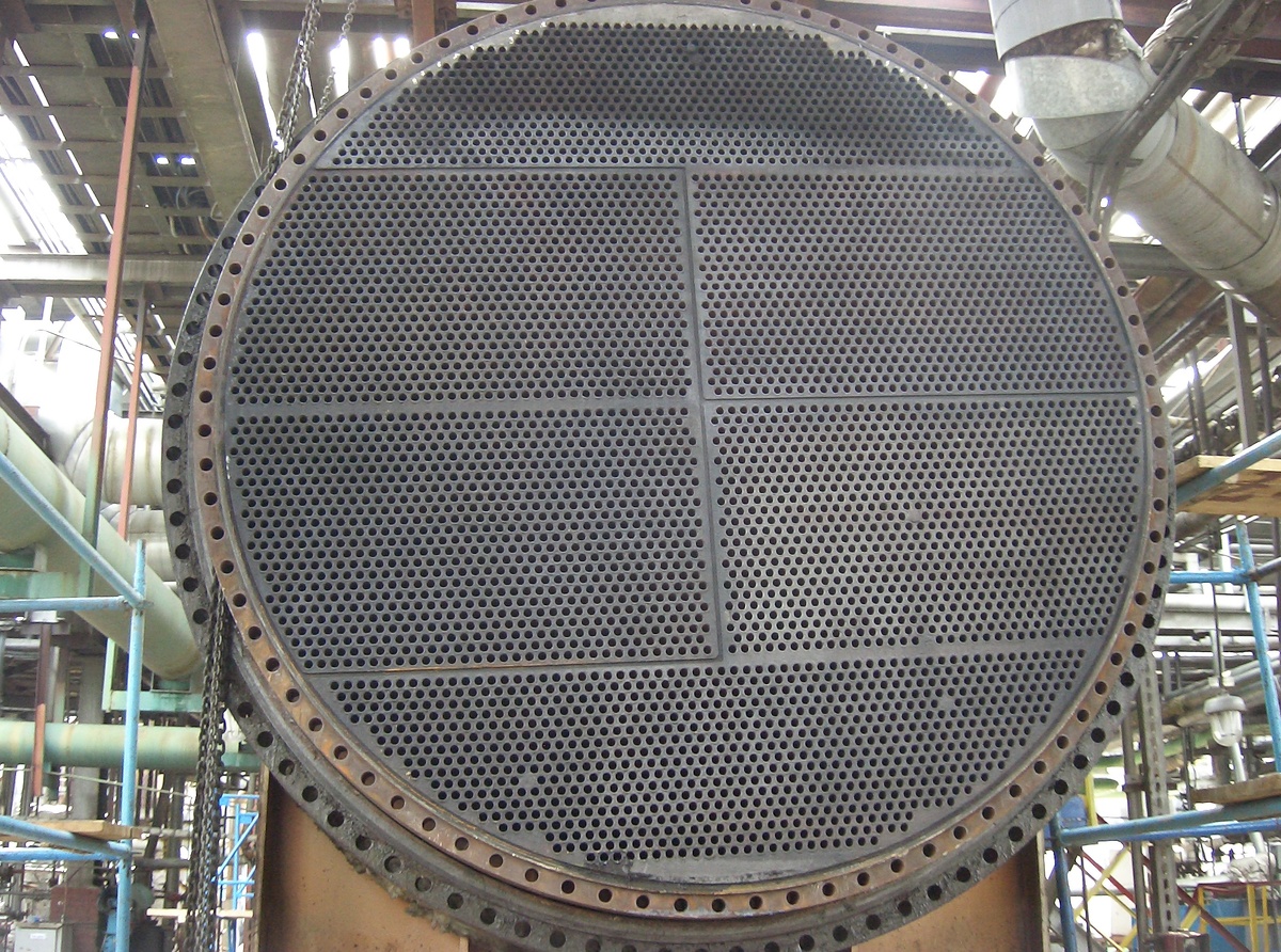 Это первых наш отремонтированный теплообменник на одном крупном предприятии в 2015 году. Задач: устранить протечку трубной доски в месте соединения трубок.