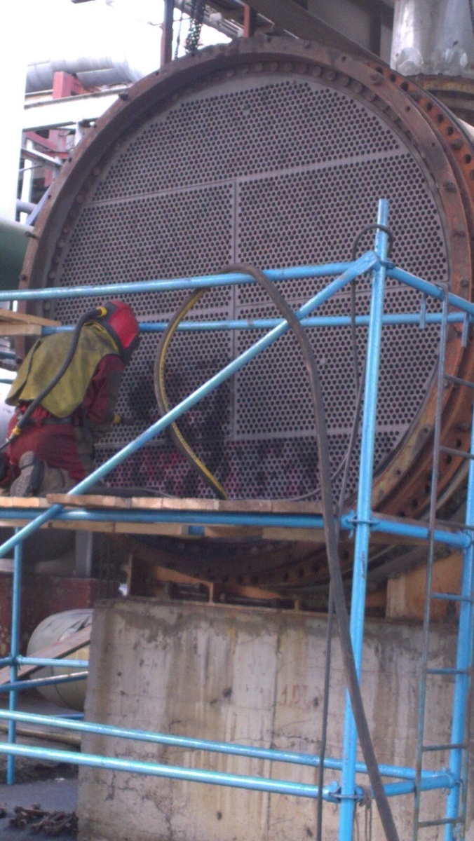 Полностью очистили трубную доску 