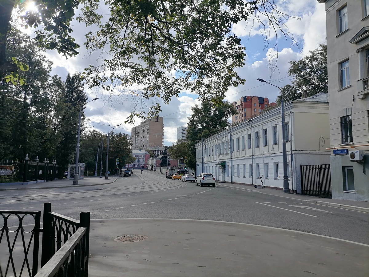 Вид от площади Борьбы в сторону улиц