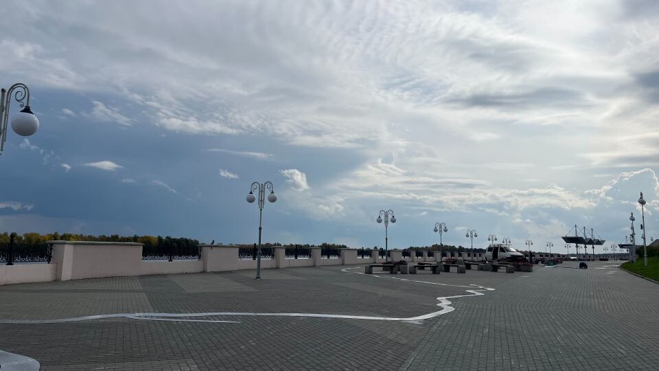    Монтаж "русла" к скульптуре "Девушка-Обь". Источник: Толк