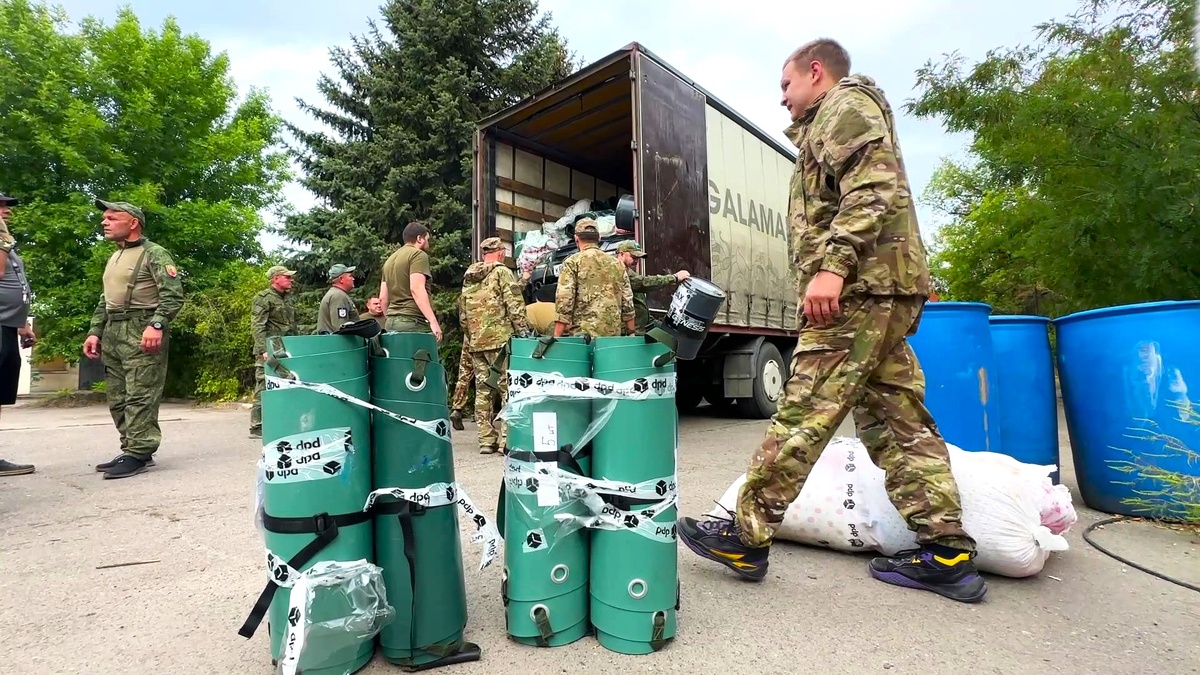    «СборХМ» - 3 года: более 60 тонн груза за раз привезли в Макеевку волонтёры из Ханты-Мансийска