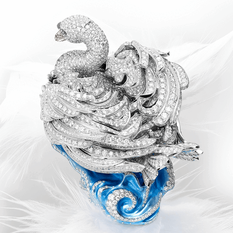 Часы c секретом Chopard Swan Lake в корпусе из титана, белого и желтого золота, украшенные спессартинами, прозрачными и черными бриллиантами