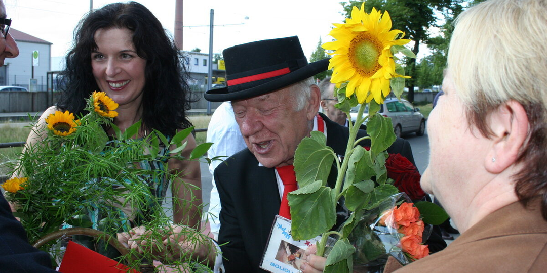 Потеряв богатство в СССР, женился на молодой немке в эмиграции. Почему Олег Попов не вернулся в Россию