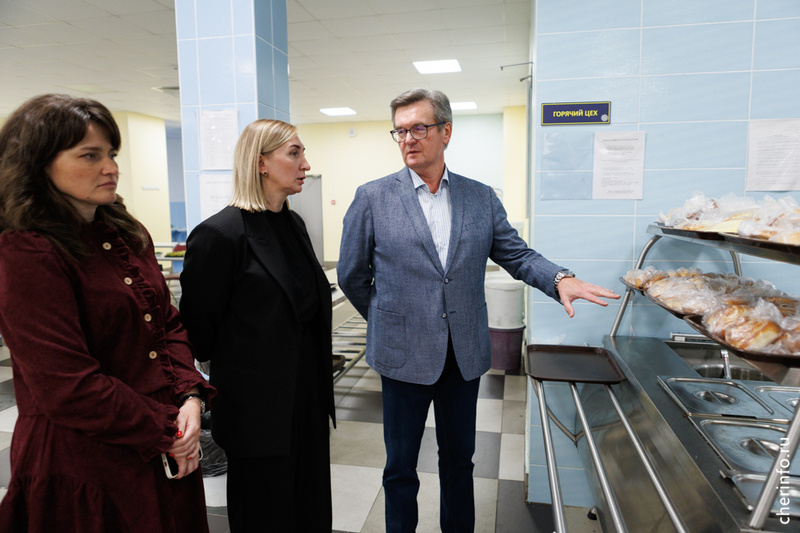    Поводом для проверки стали вопросы от родителей об организации питания в школе № 23 на Монтклер, 12а.